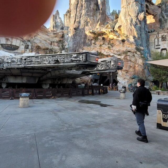 First glimpse of the Millennium Falcon on Batuu